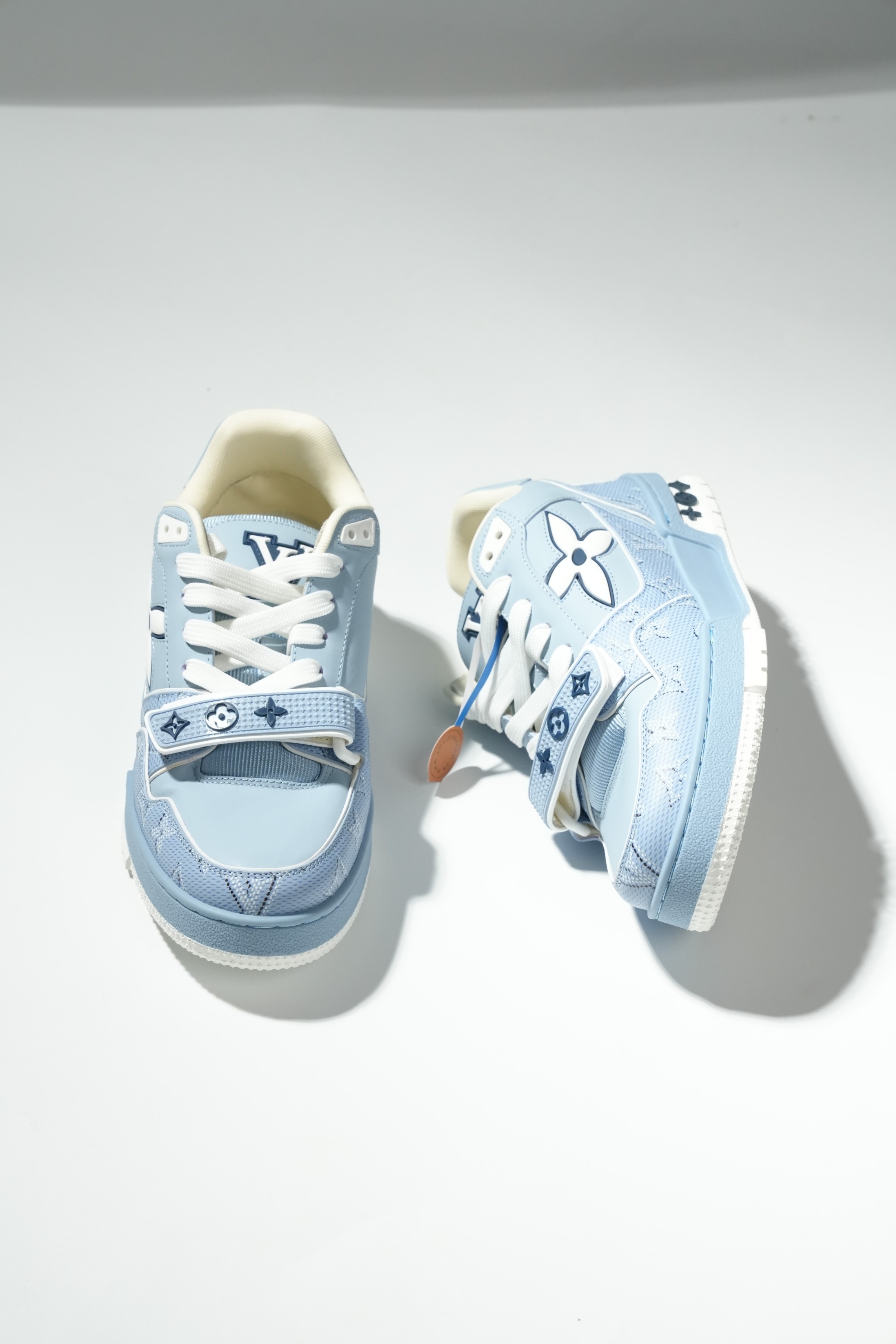 LOUIS VUITTON Trainer 皮革