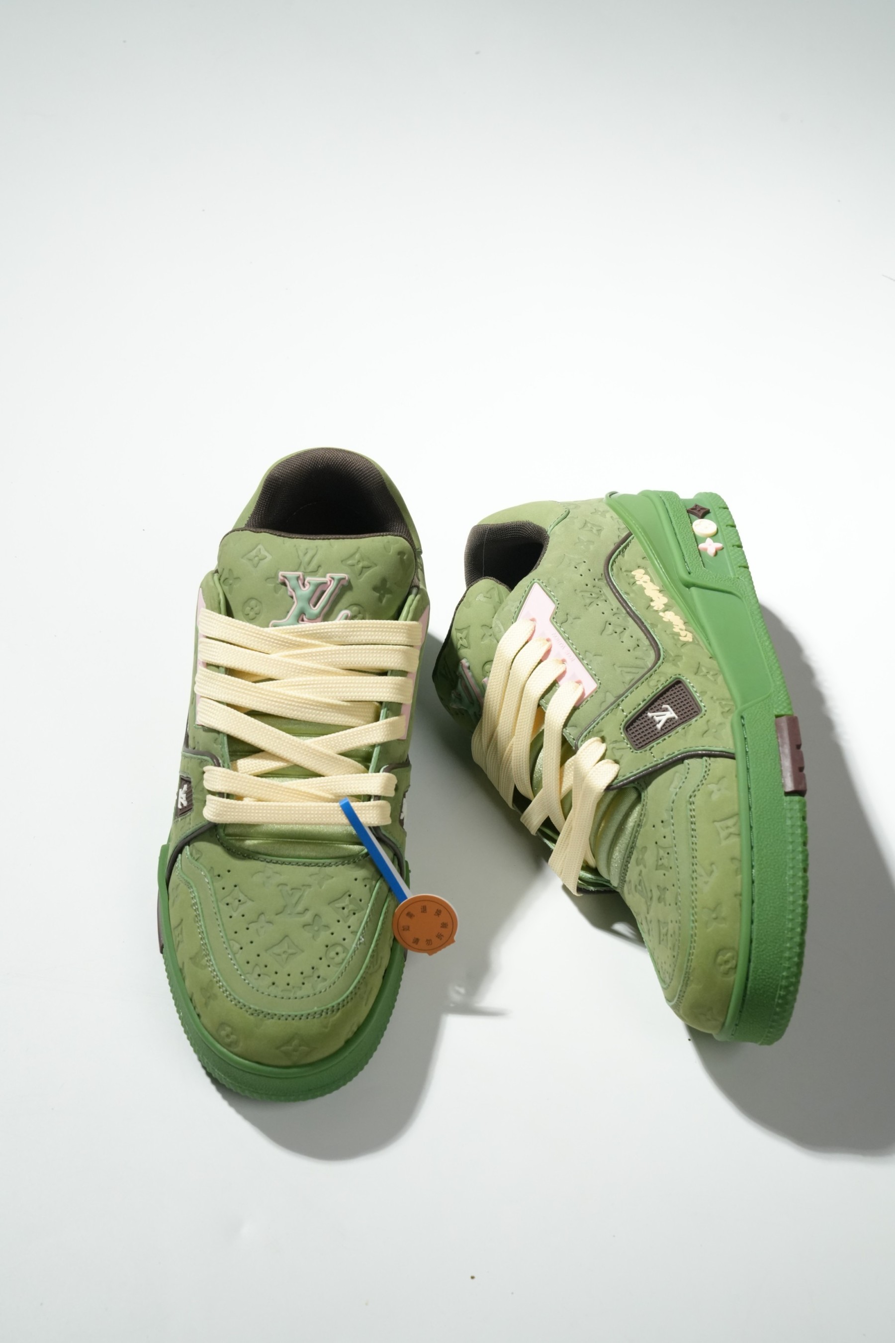 LOUIS VUITTON Trainer 联名限定款