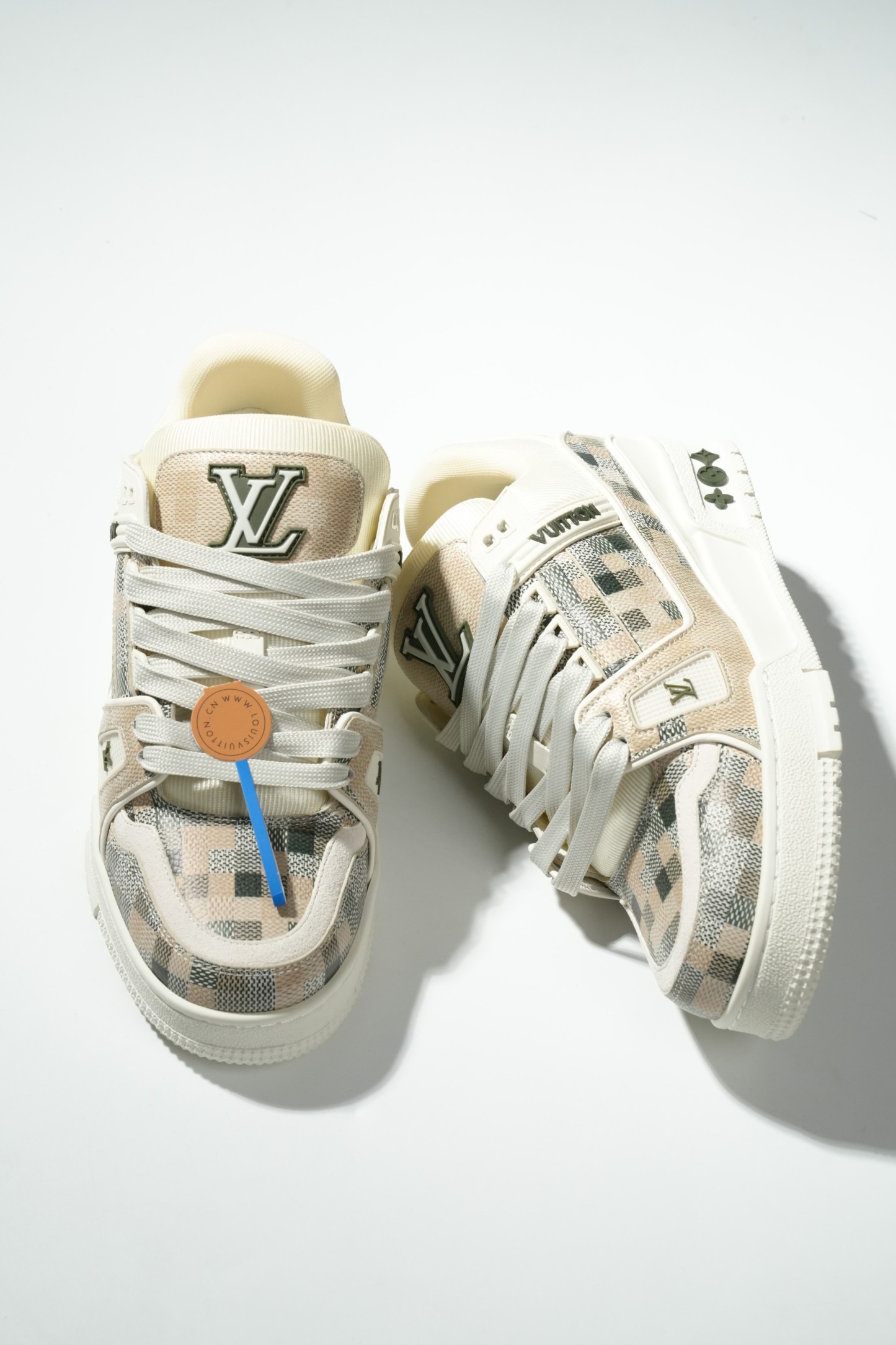 LOUIS VUITTON Trainer 联名限定款