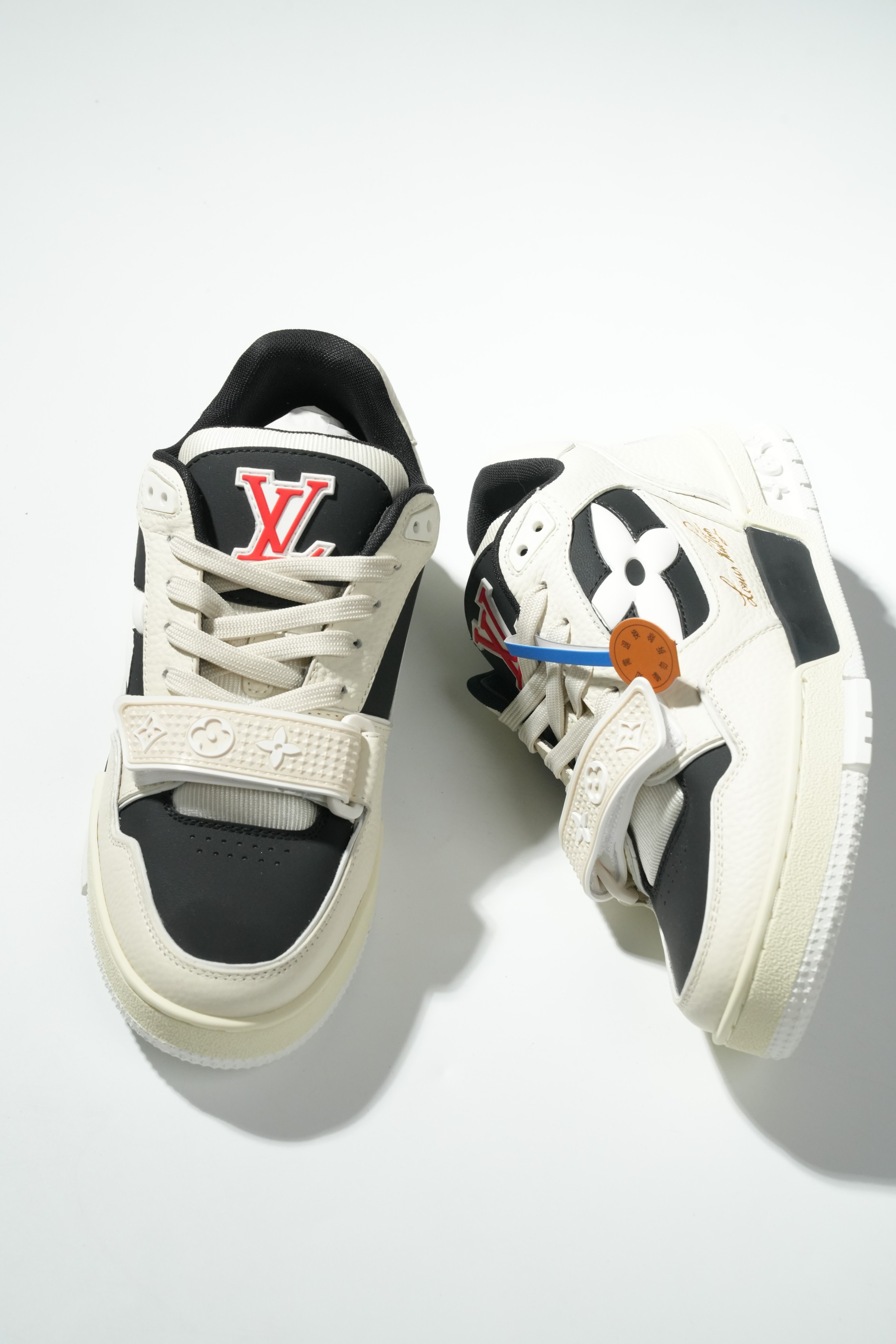 LOUIS VUITTON Trainer 皮革