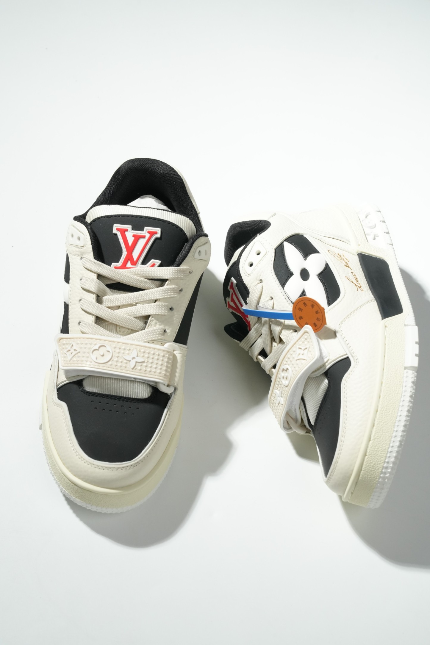 LOUIS VUITTON Trainer 皮革