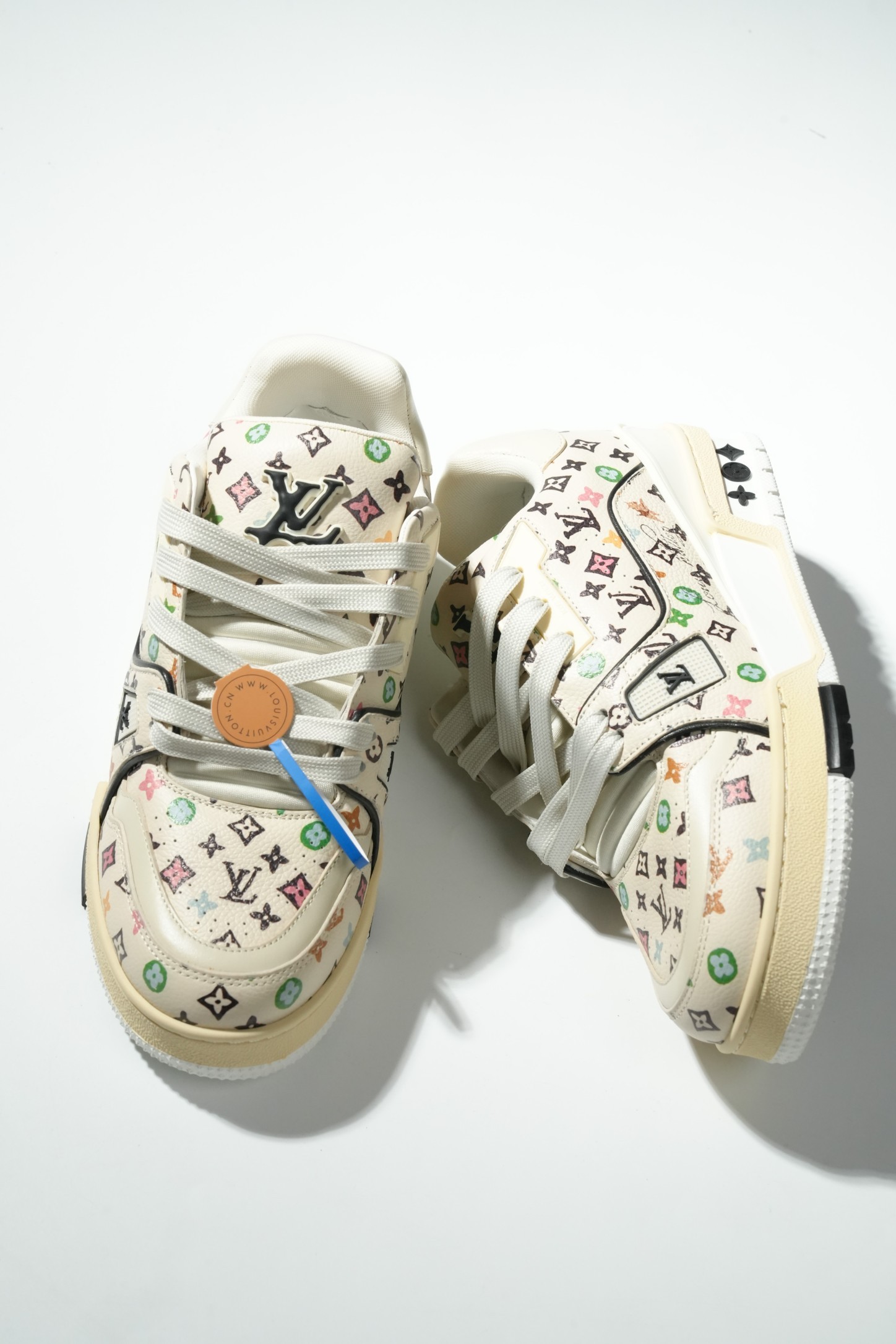 LOUIS VUITTON Trainer 54