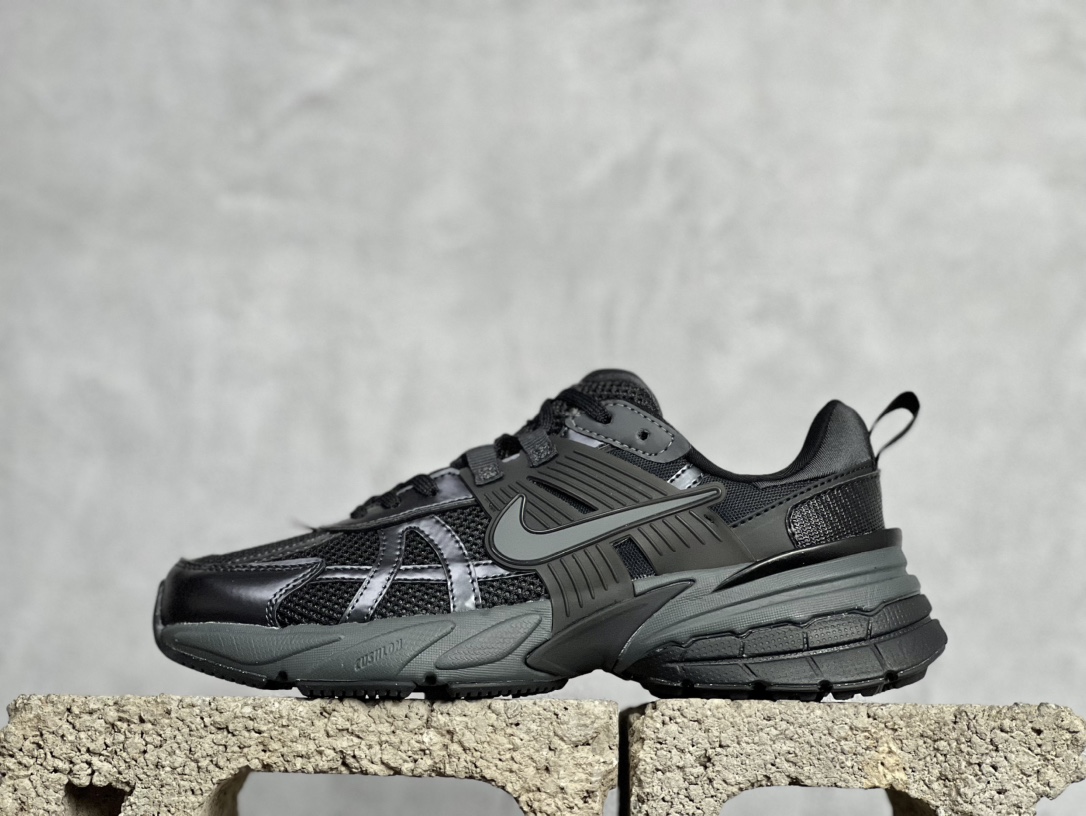 NIKE V2K Run 系列