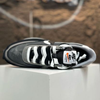 SacaixNike Waffe