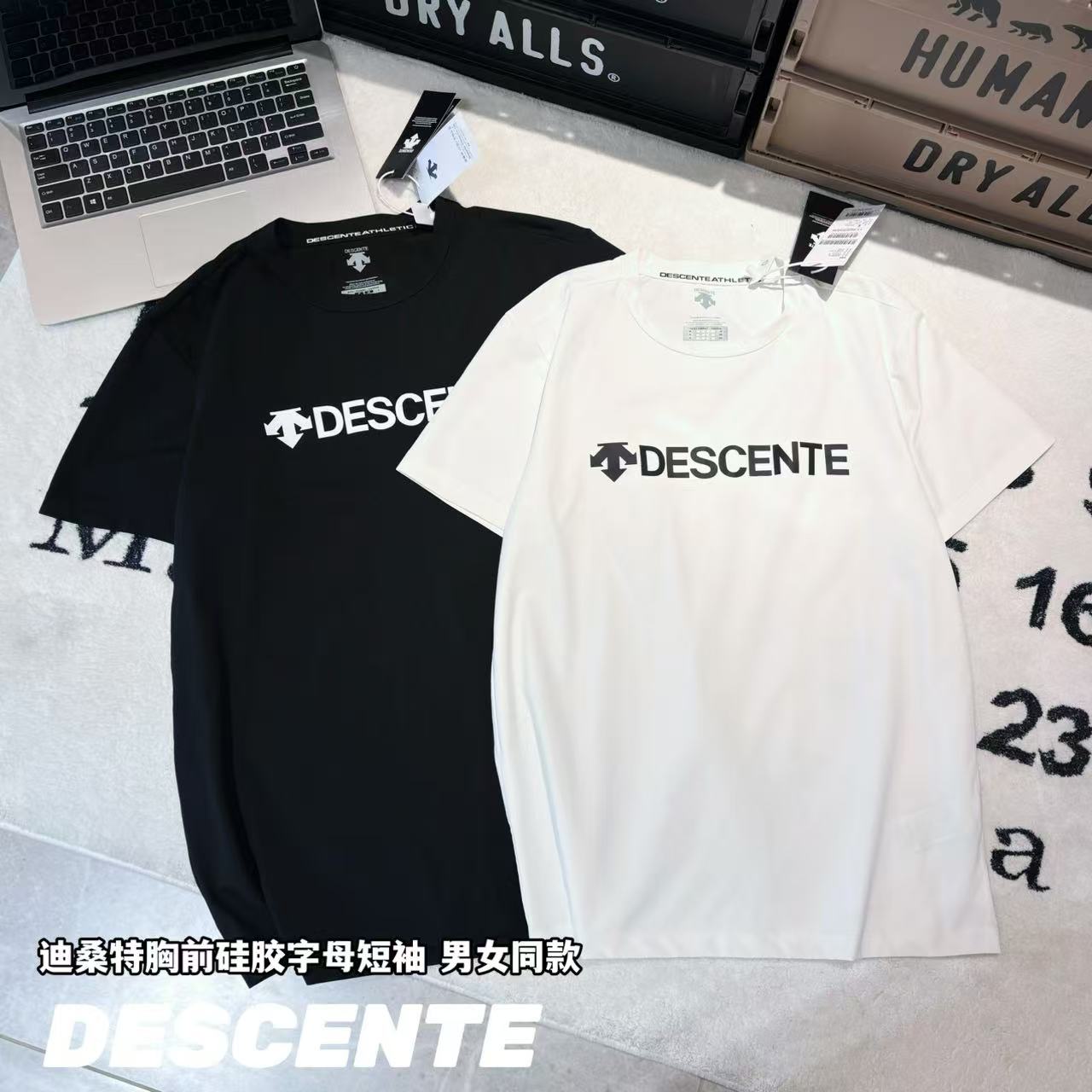 DESCENTE迪桑特胸前硅胶字母短袖 男女同款