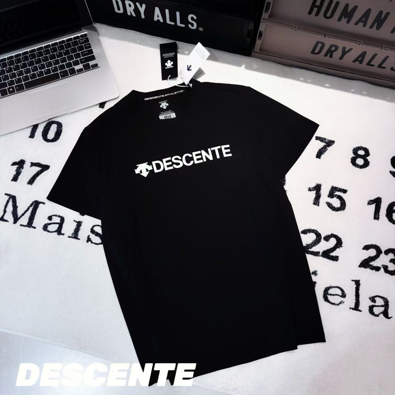 DESCENTE迪桑特胸前硅胶字母短袖 男女同款
