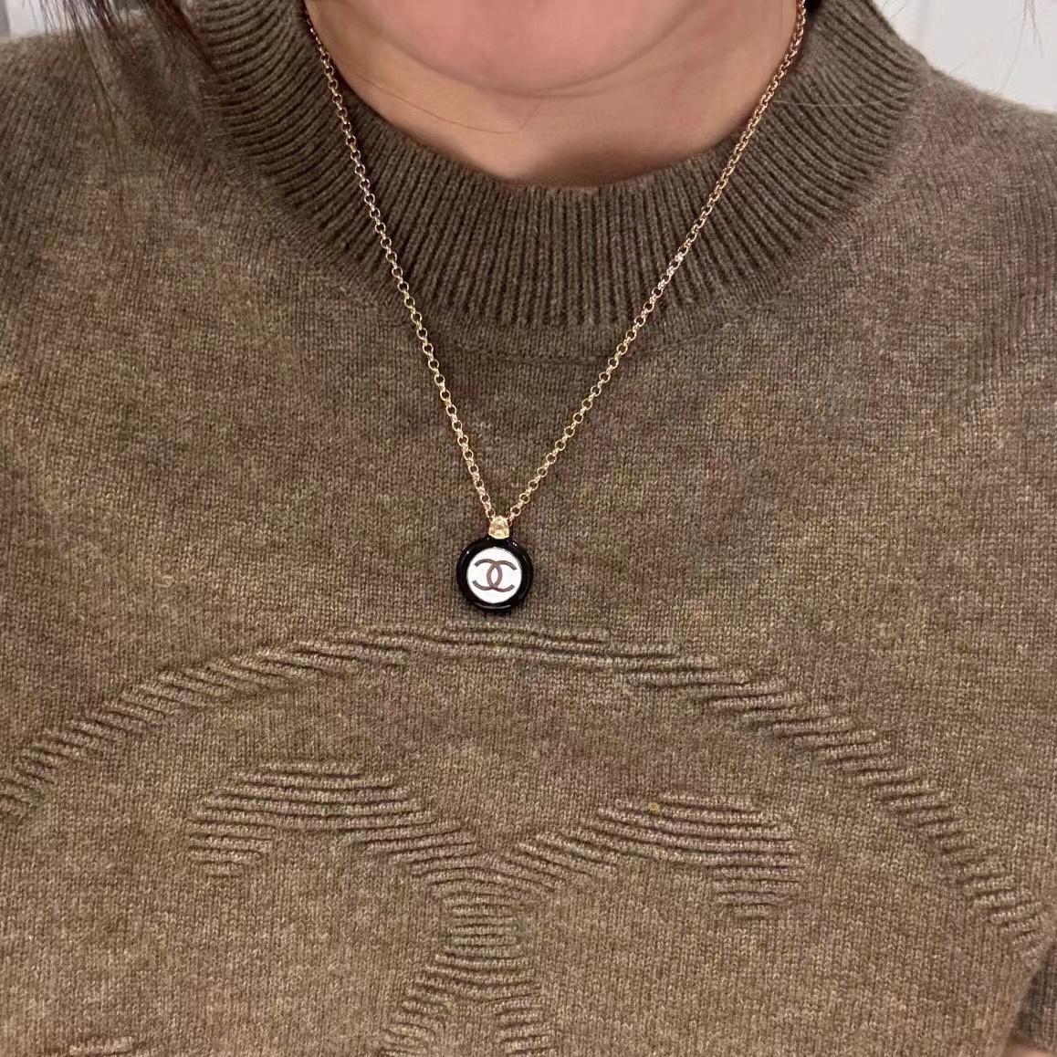 CHANE1 白黒ボタンラウンドエナメルネックレス【50％割引+送料無料】