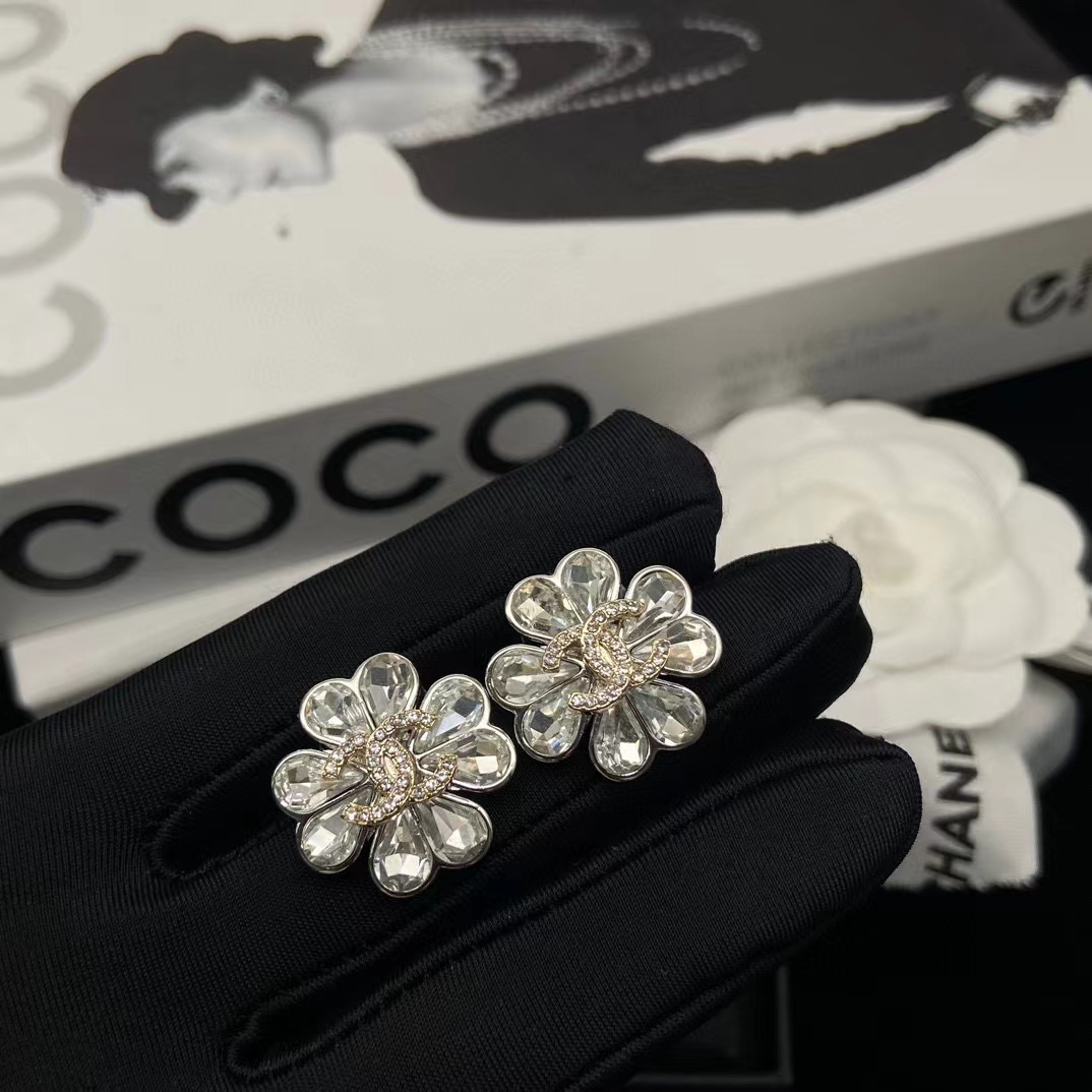 CHANE1 ダブルC 四つ葉のクローバー イヤリング【50％割引+送料無料】