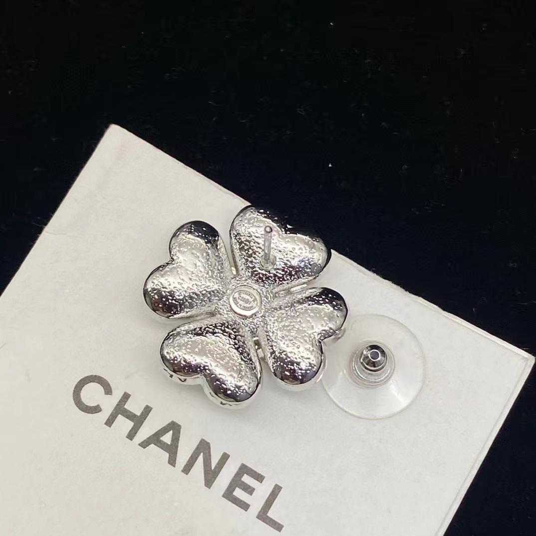 CHANE1 ダブルC 四つ葉のクローバー イヤリング【50％割引+送料無料】