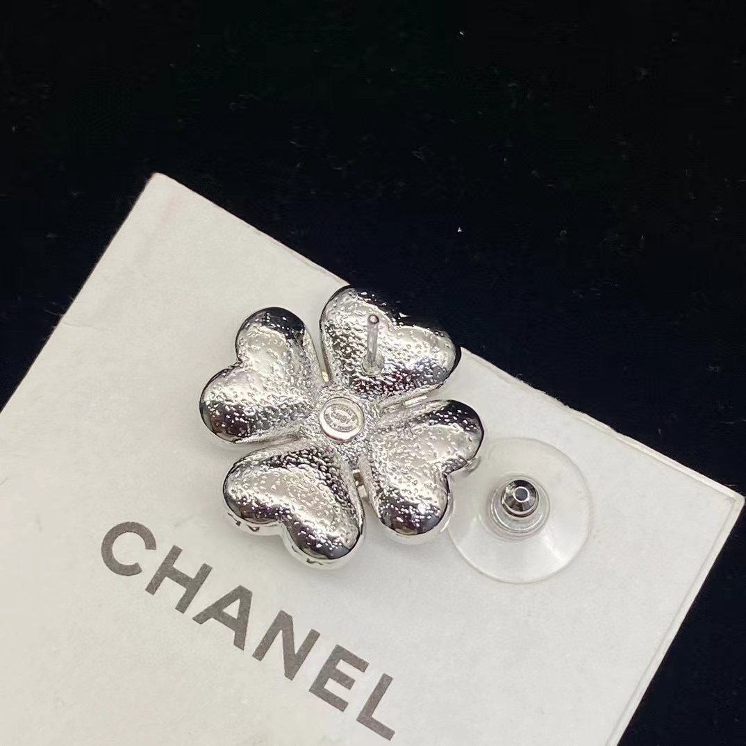 CHANE1 ダブルC 四つ葉のクローバー イヤリング【50％割引+送料無料】