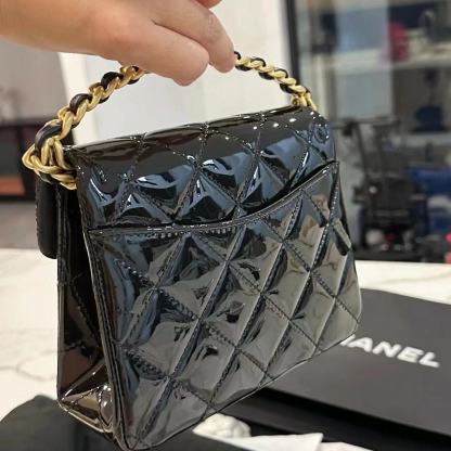 CHANE1 パテントレザー ブラック ゴールド ハンドバッグ【50％割引+送料無料】