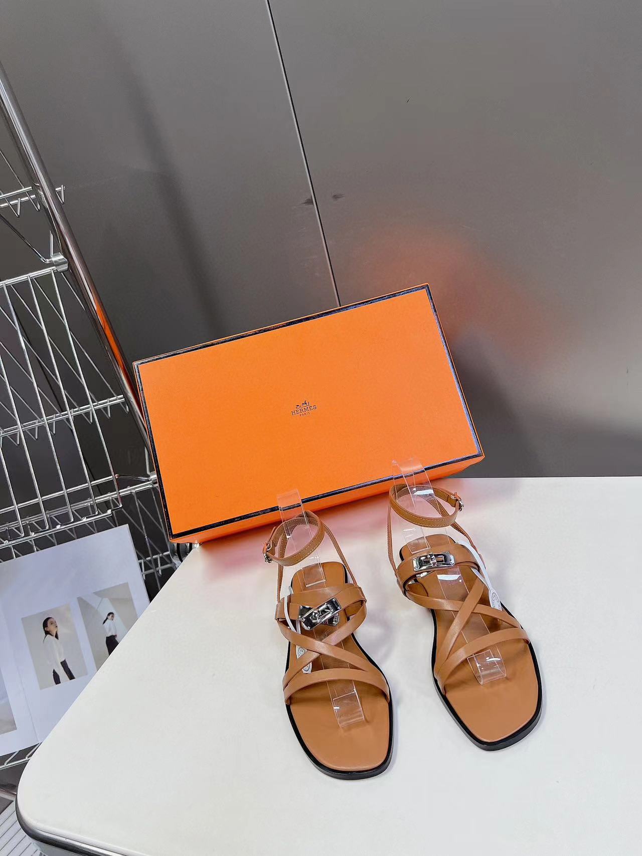 HERME5 高品質Hバックルシープスキンサンダル【50％割引+送料無料】