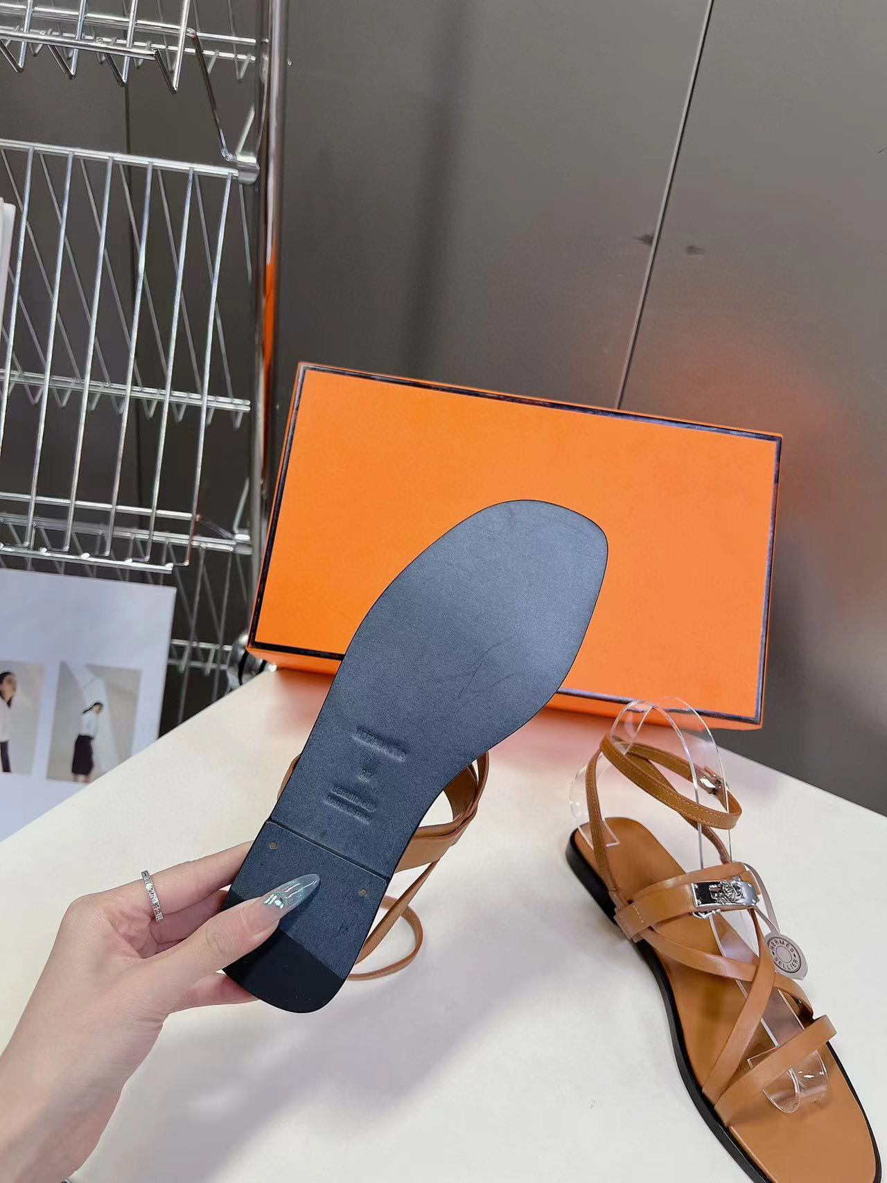 HERME5 高品質Hバックルシープスキンサンダル【50％割引+送料無料】