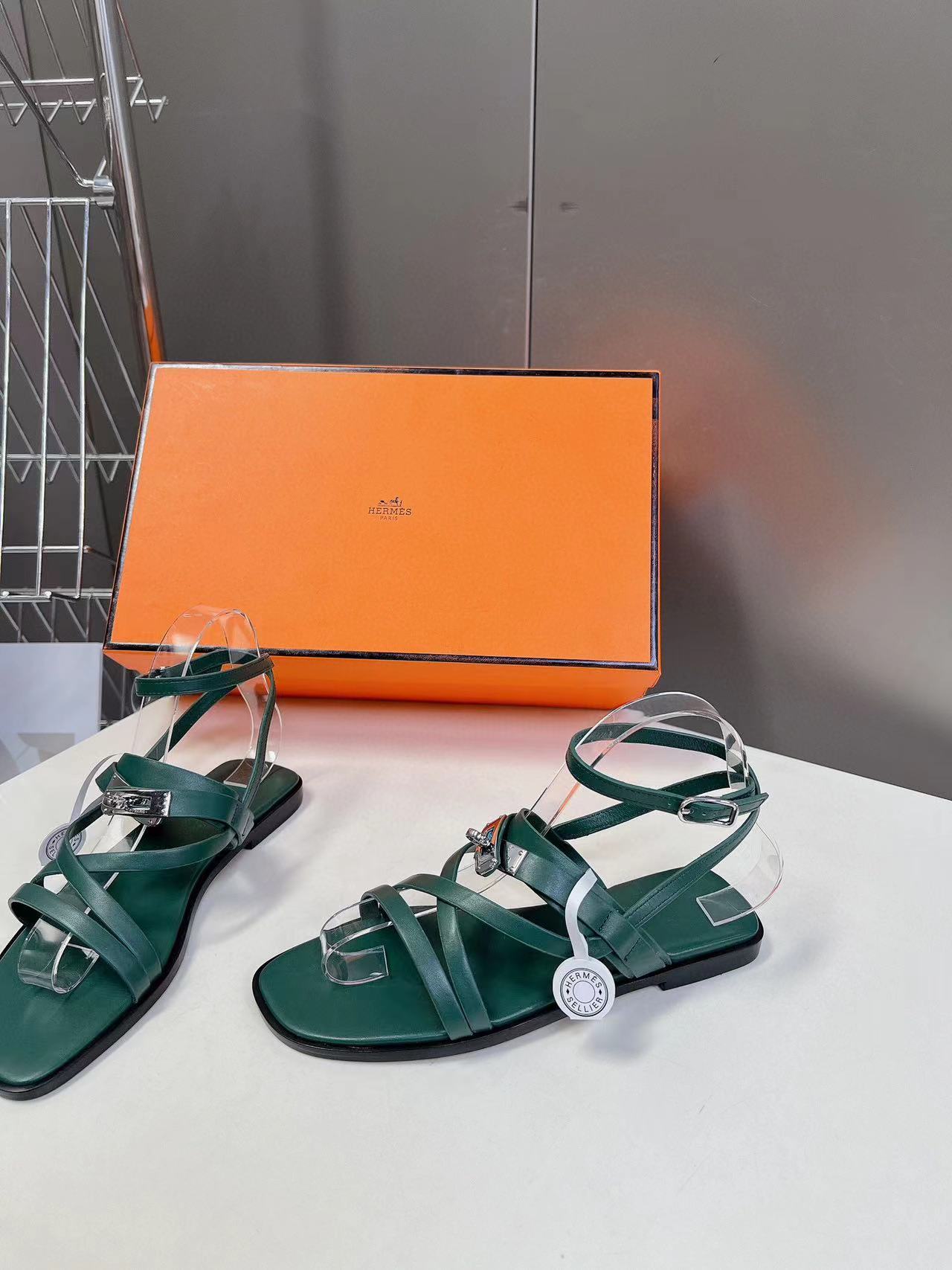 HERME5 高品質Hバックルシープスキンサンダル【50％割引+送料無料】