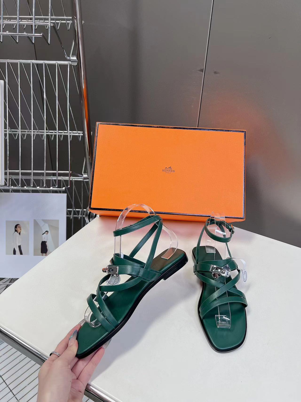 HERME5 高品質Hバックルシープスキンサンダル【50％割引+送料無料】