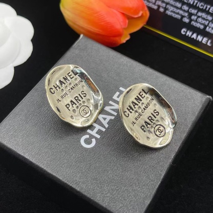 CHANE1 レターオーバルスタッドピアス【50％割引+送料無料】