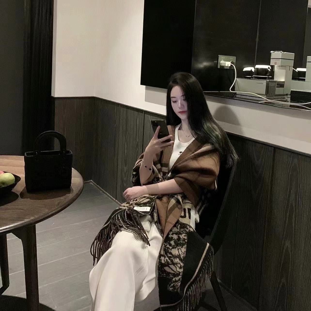 BUR8ERRY 両面カシミヤウォーホースタッセルスカーフ【50％割引+送料無料】