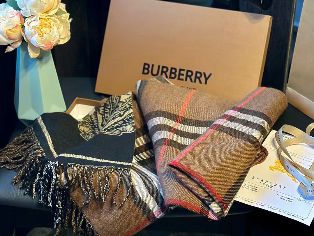 BUR8ERRY 両面カシミヤウォーホースタッセルスカーフ【50％割引+送料無料】