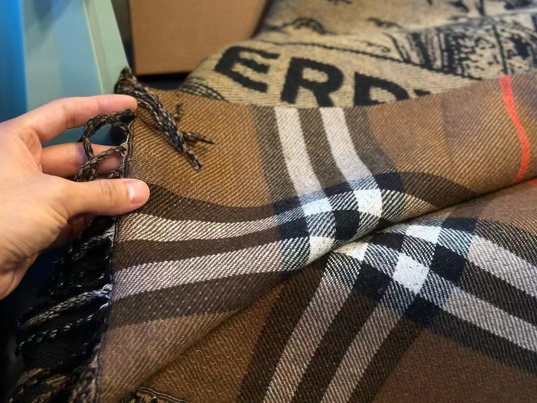 BUR8ERRY 両面カシミヤウォーホースタッセルスカーフ【50％割引+送料無料】