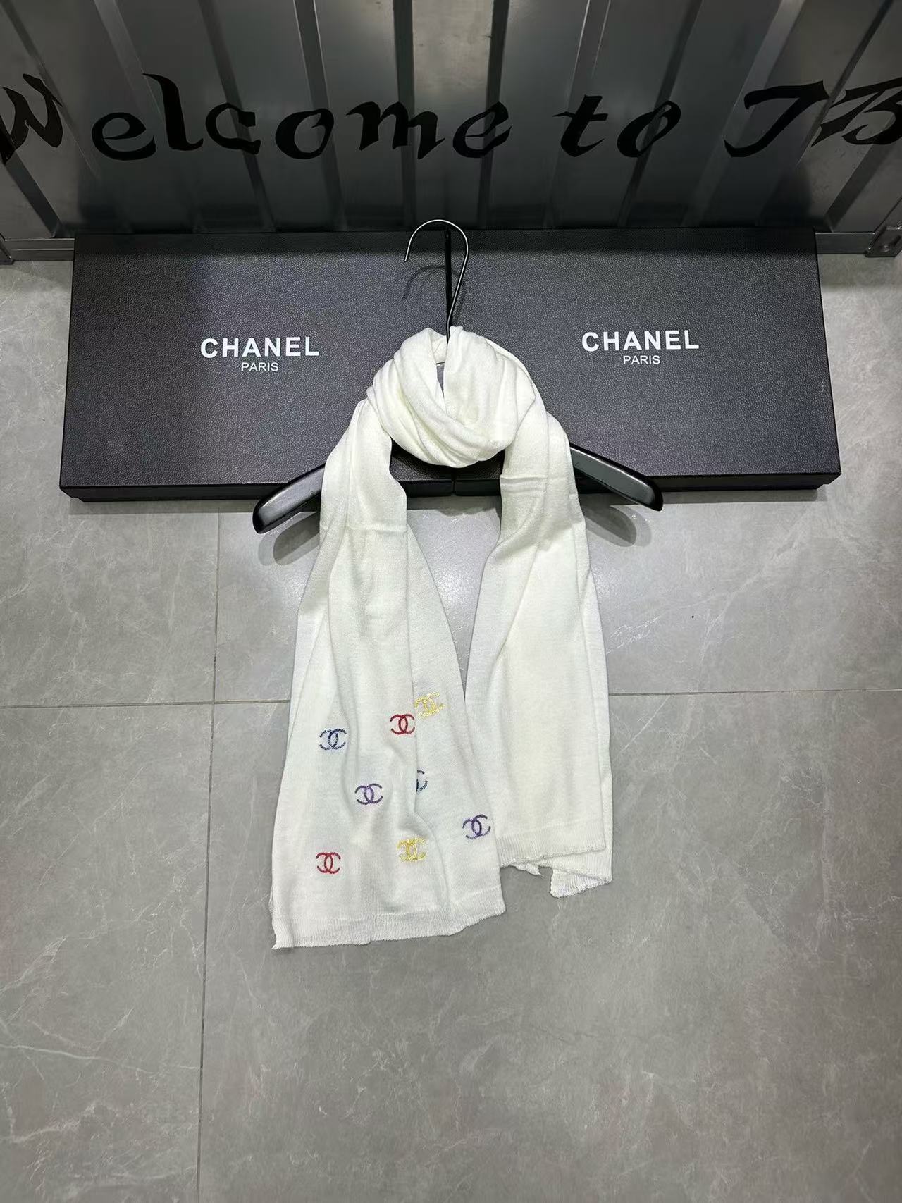 CHANE1 カラフルロゴスカーフ【50％割引+送料無料】