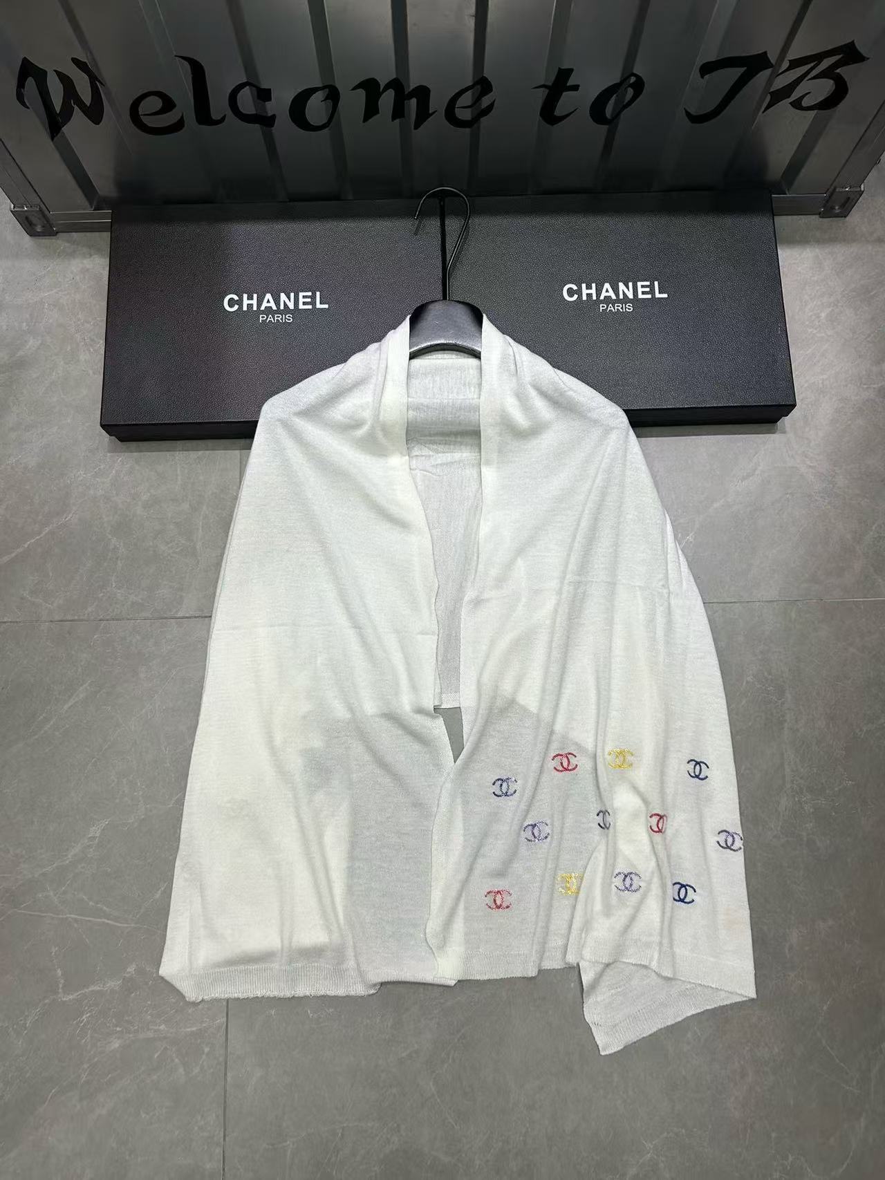 CHANE1 カラフルロゴスカーフ【50％割引+送料無料】