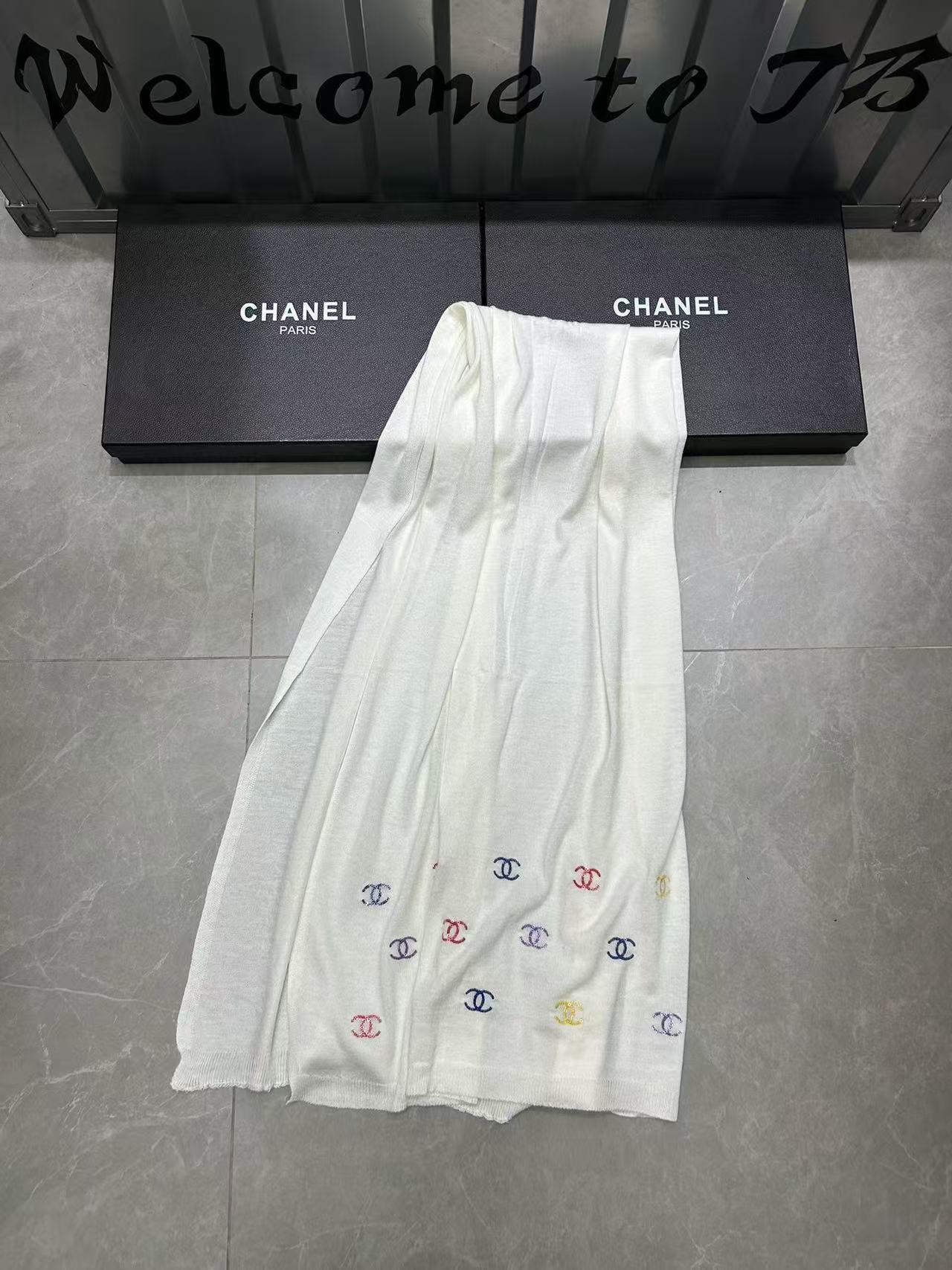 CHANE1 カラフルロゴスカーフ【50％割引+送料無料】