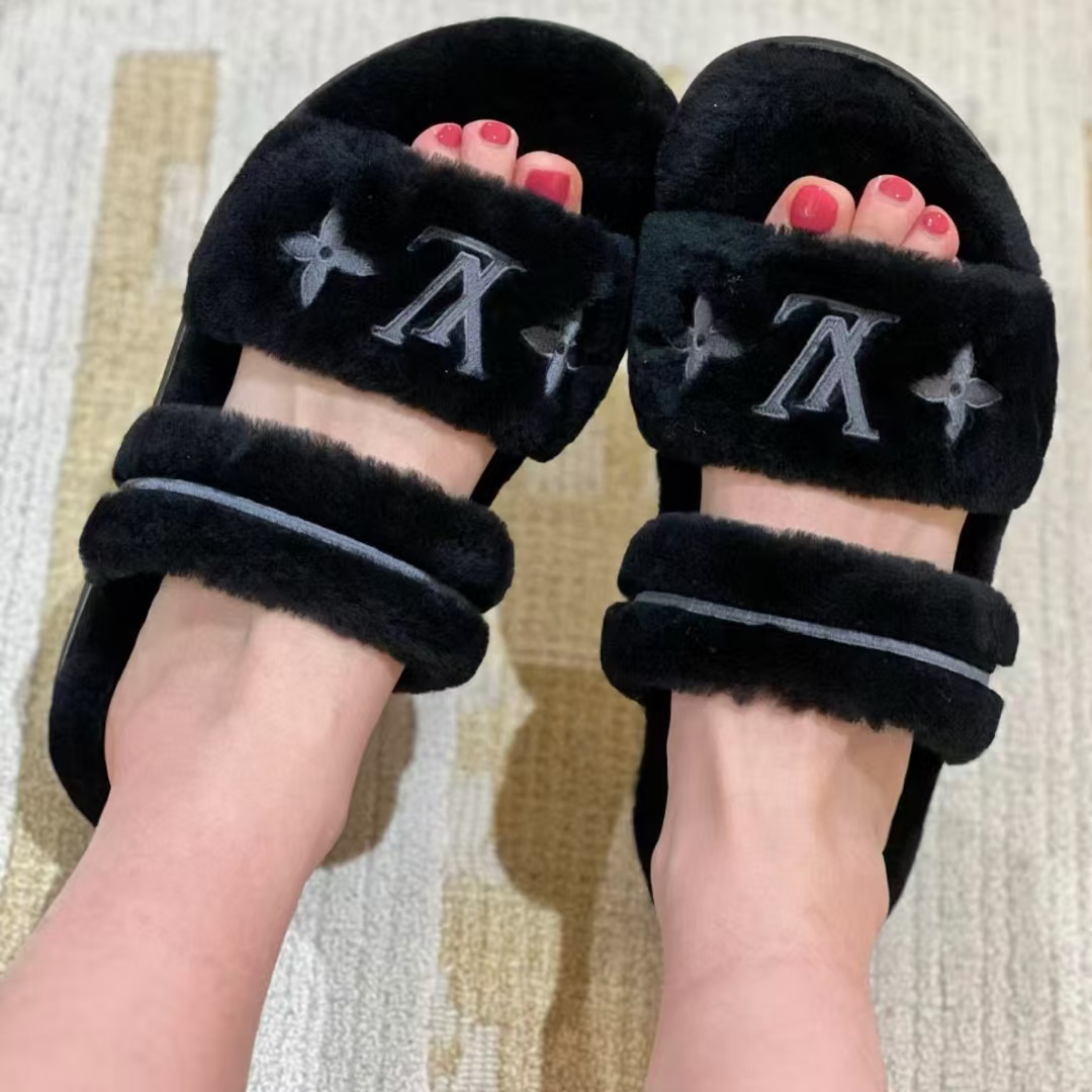 LV 高品質四つ葉のクローバーぬいぐるみスリッパ【50％割引+送料無料】