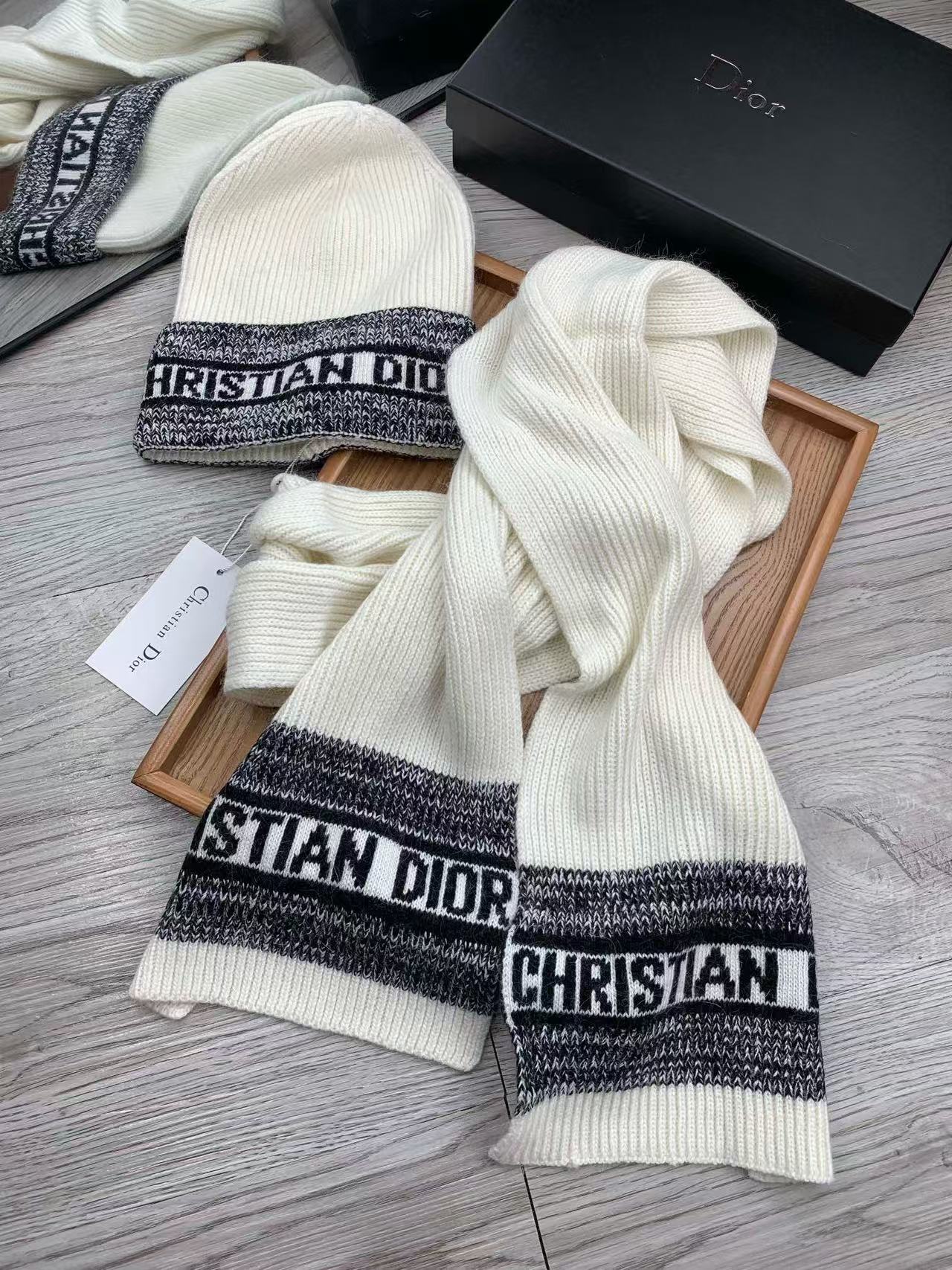 DI0Rレターウールハット+スカーフ2点セット【50％割引+送料無料】