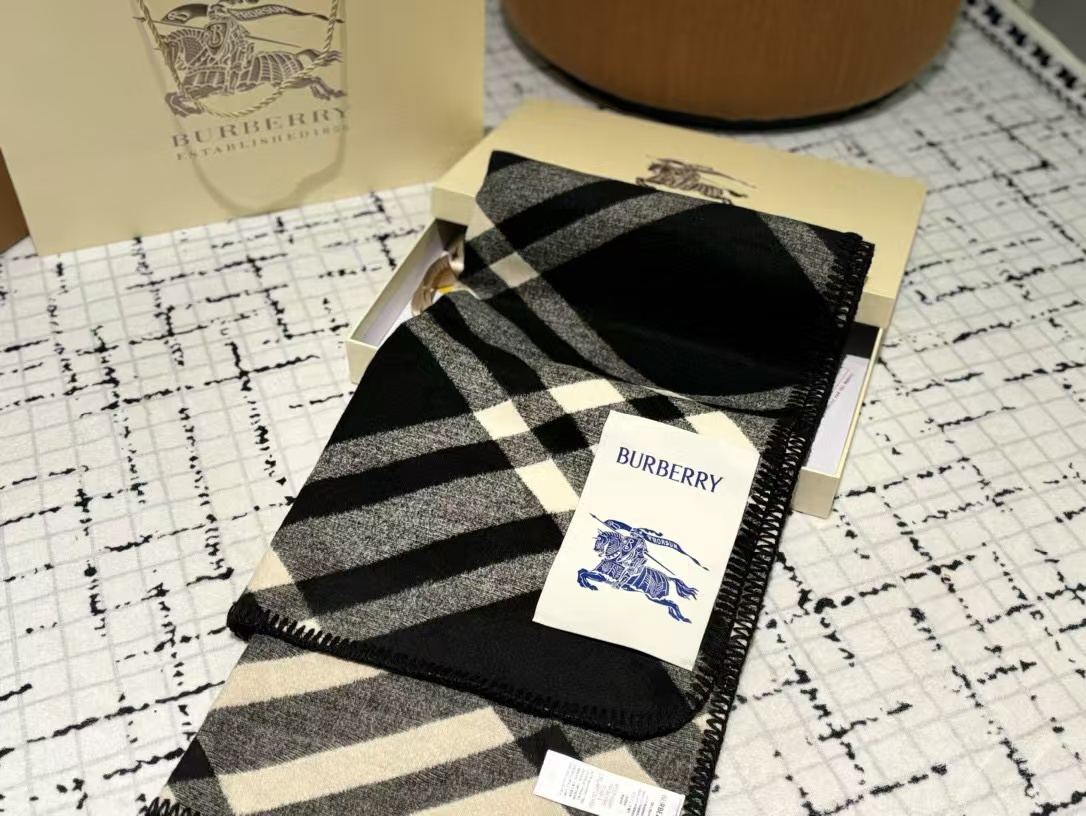 BUR8ERRY チェック柄カシミアスカーフ【50％割引+送料無料】