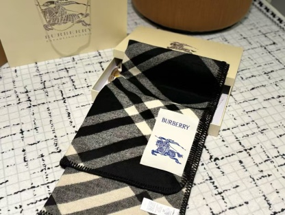 BUR8ERRY チェック柄カシミアスカーフ【50％割引+送料無料】