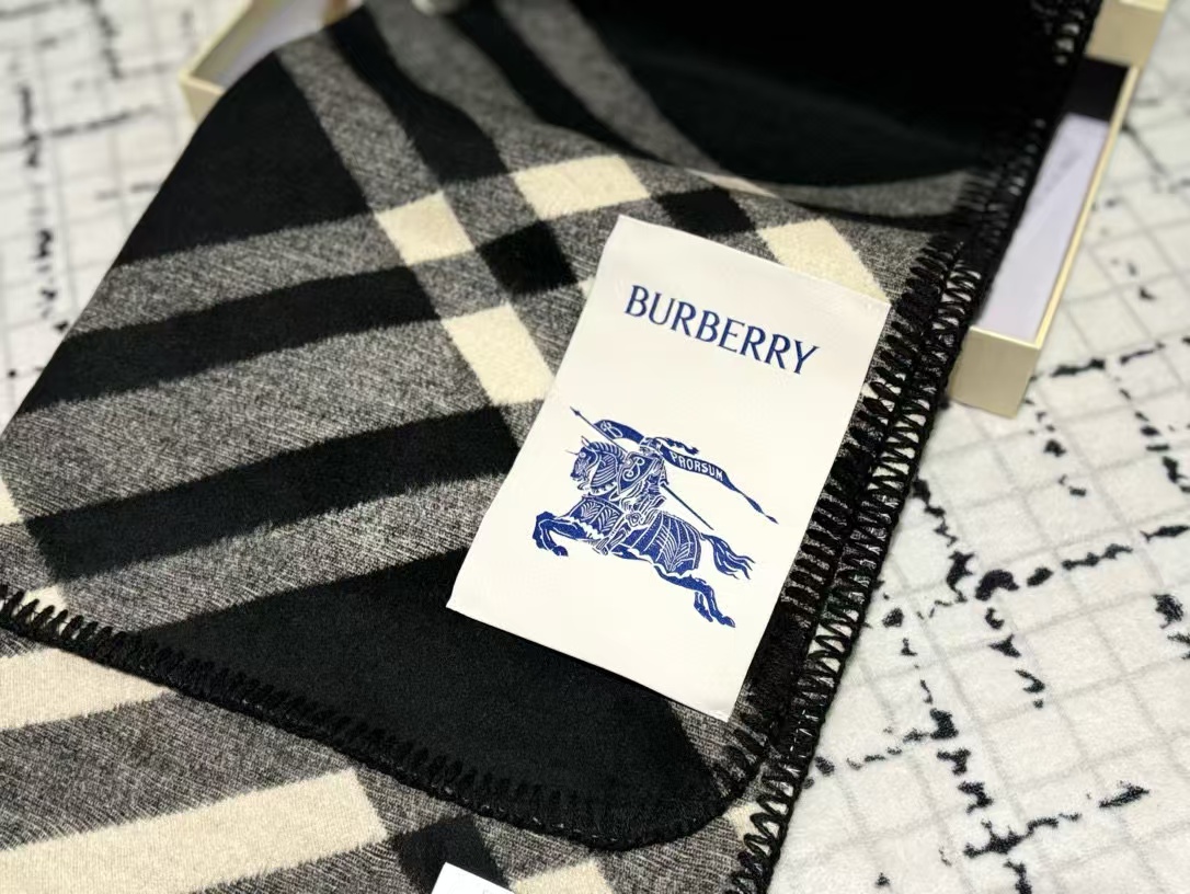 BUR8ERRY チェック柄カシミアスカーフ【50％割引+送料無料】