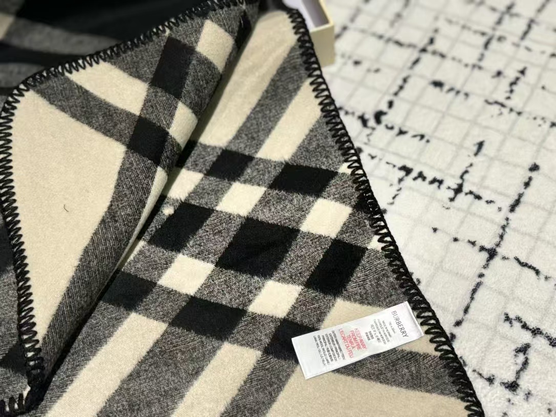 BUR8ERRY チェック柄カシミアスカーフ【50％割引+送料無料】