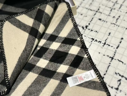BUR8ERRY チェック柄カシミアスカーフ【50％割引+送料無料】