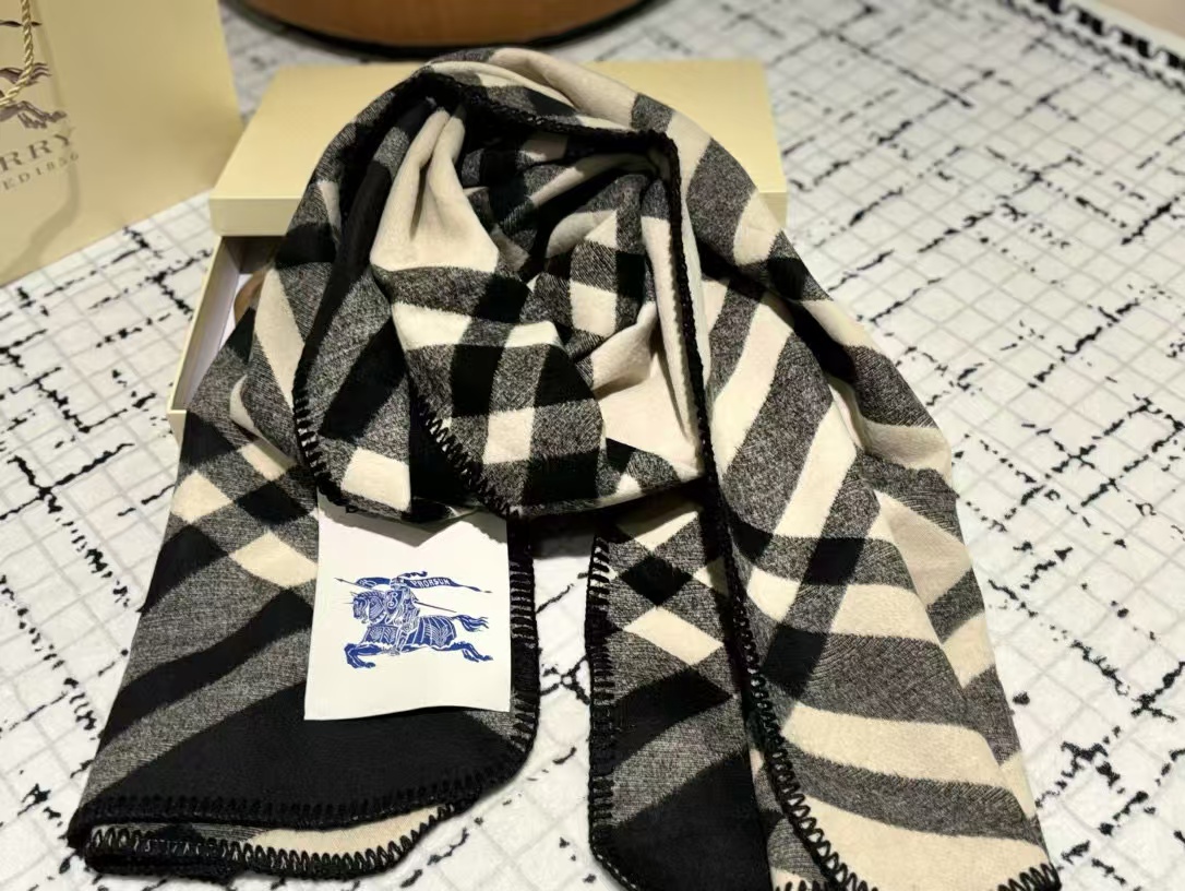 BUR8ERRY チェック柄カシミアスカーフ【50％割引+送料無料】