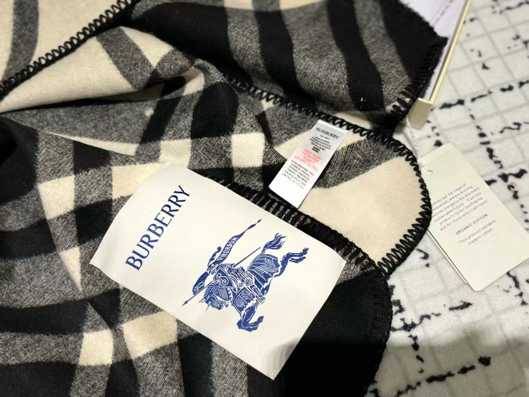 BUR8ERRY チェック柄カシミアスカーフ【50％割引+送料無料】