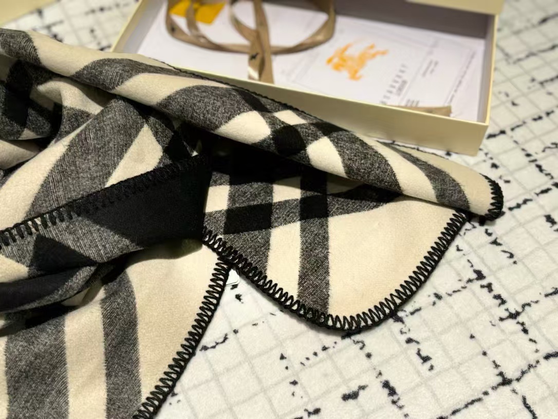 BUR8ERRY チェック柄カシミアスカーフ【50％割引+送料無料】