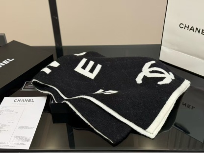 CHANE1 ダブルC 大きなロゴ文字入りカシミヤスカーフ【50％割引+送料無料】