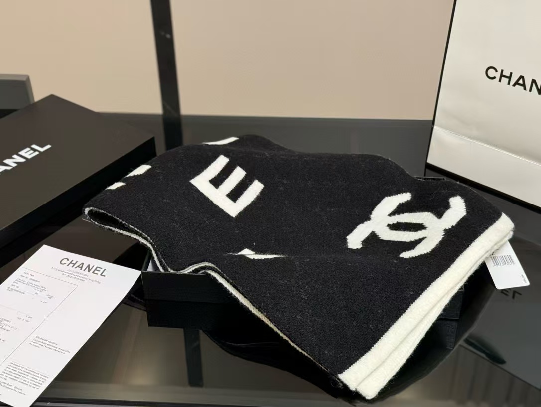 CHANE1 ダブルC 大きなロゴ文字入りカシミヤスカーフ【50％割引+送料無料】