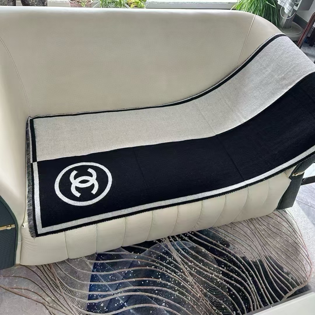 CHANE1 高品質黒と白の配色カシミヤ スカーフ【50％割引+送料無料】