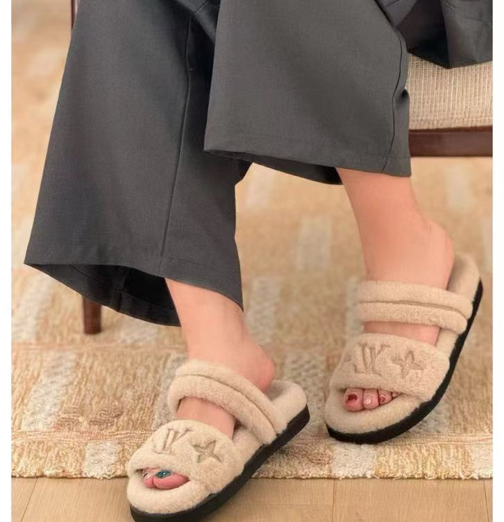 LV 高品質四つ葉のクローバーぬいぐるみスリッパ【50％割引+送料無料】