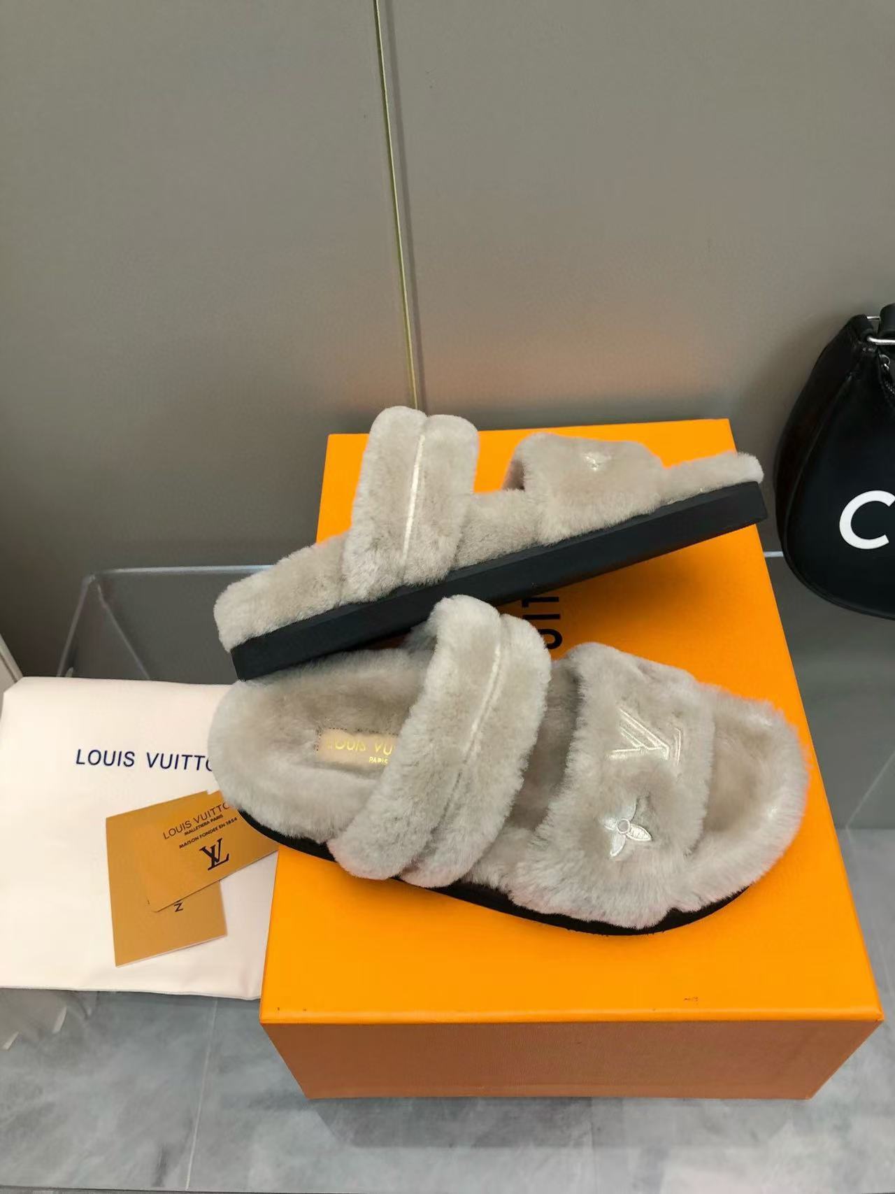 LV 高品質四つ葉のクローバーぬいぐるみスリッパ【50％割引+送料無料】