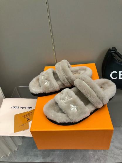 LV 高品質四つ葉のクローバーぬいぐるみスリッパ【50％割引+送料無料】
