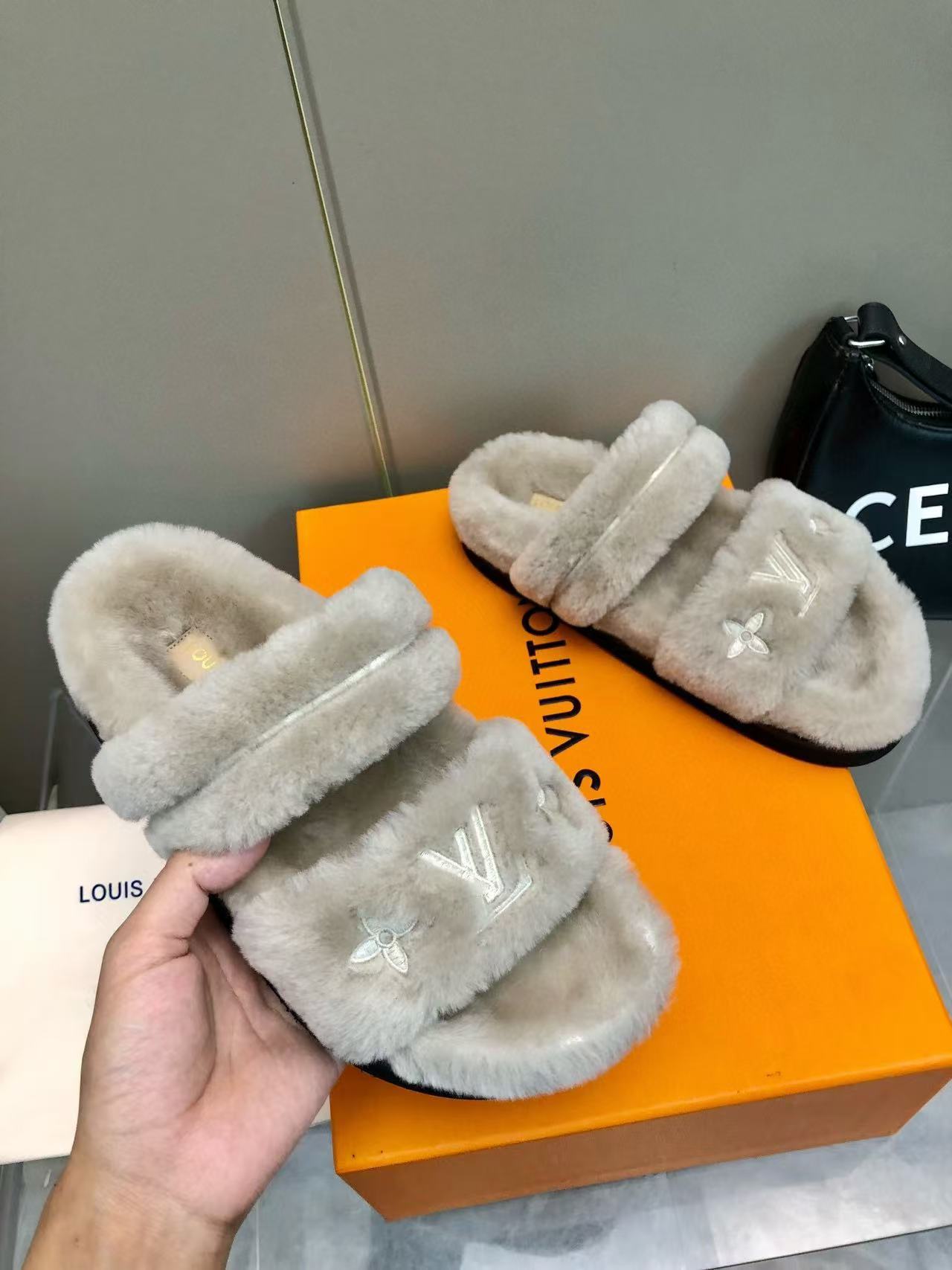 LV 高品質四つ葉のクローバーぬいぐるみスリッパ【50％割引+送料無料】