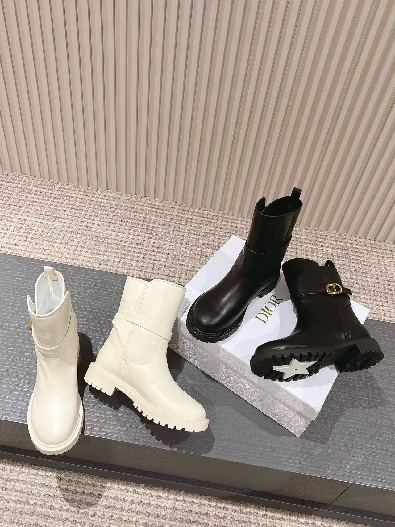 DI0R 高品質 CD 牛革ショートブーツ【50％割引+送料無料】