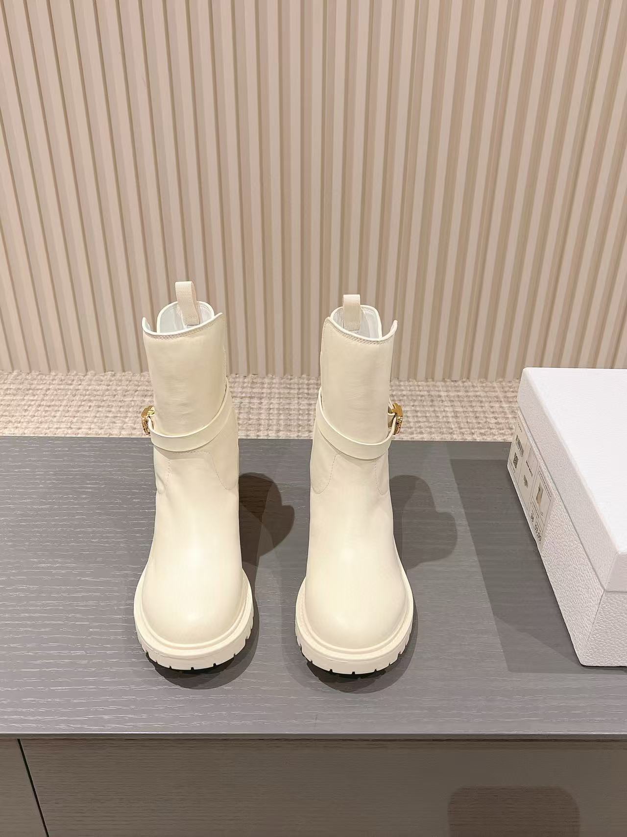 DI0R 高品質 CD 牛革ショートブーツ【50％割引+送料無料】