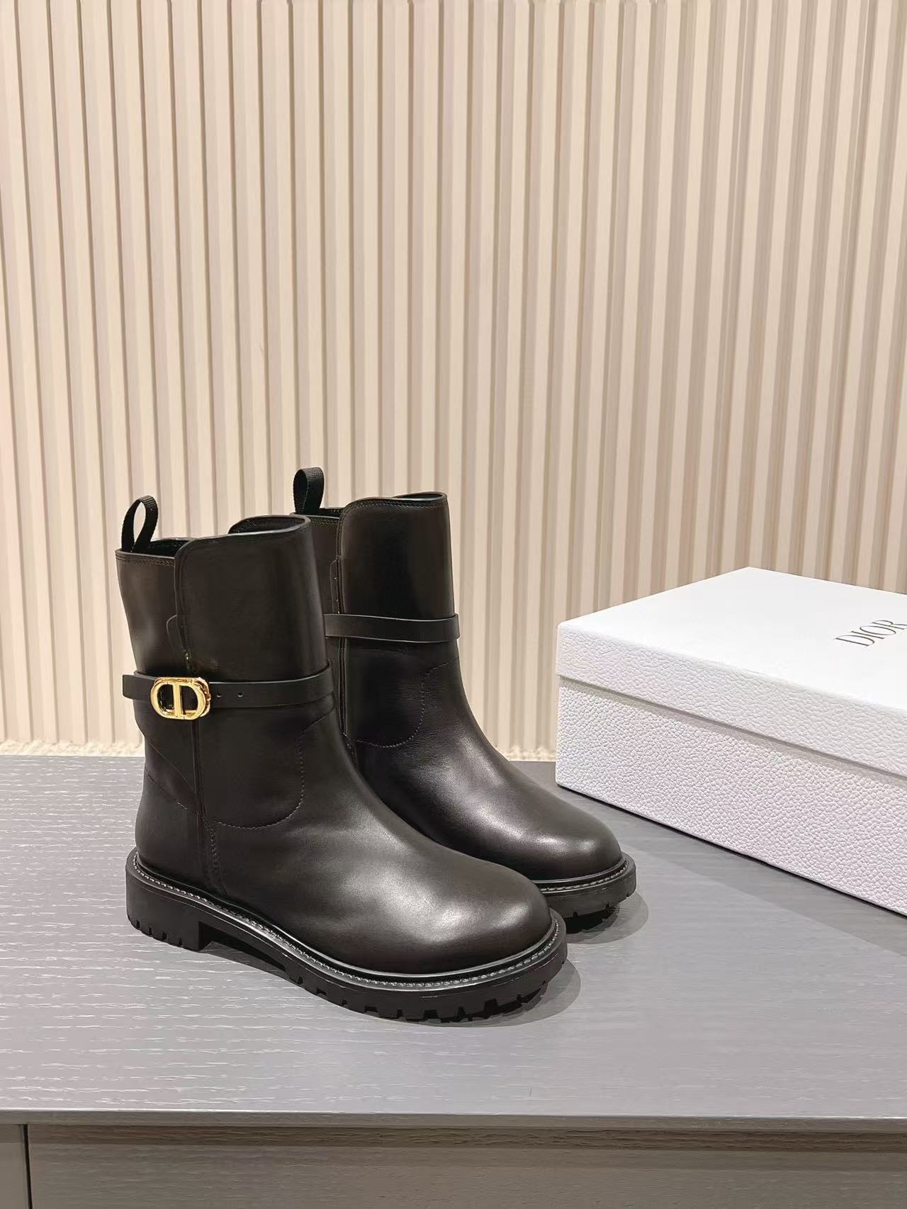 DI0R 高品質 CD 牛革ショートブーツ【50％割引+送料無料】