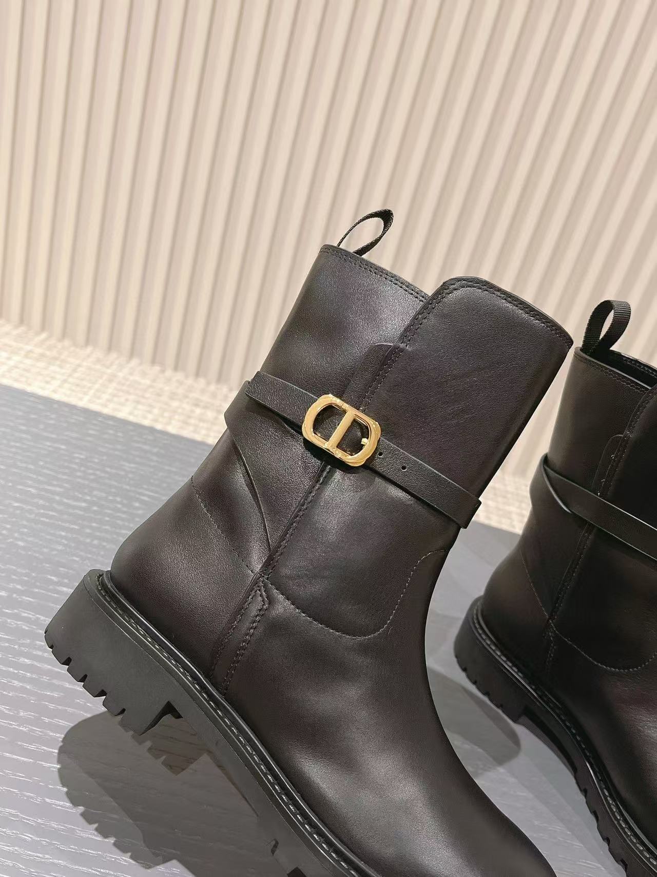 DI0R 高品質 CD 牛革ショートブーツ【50％割引+送料無料】