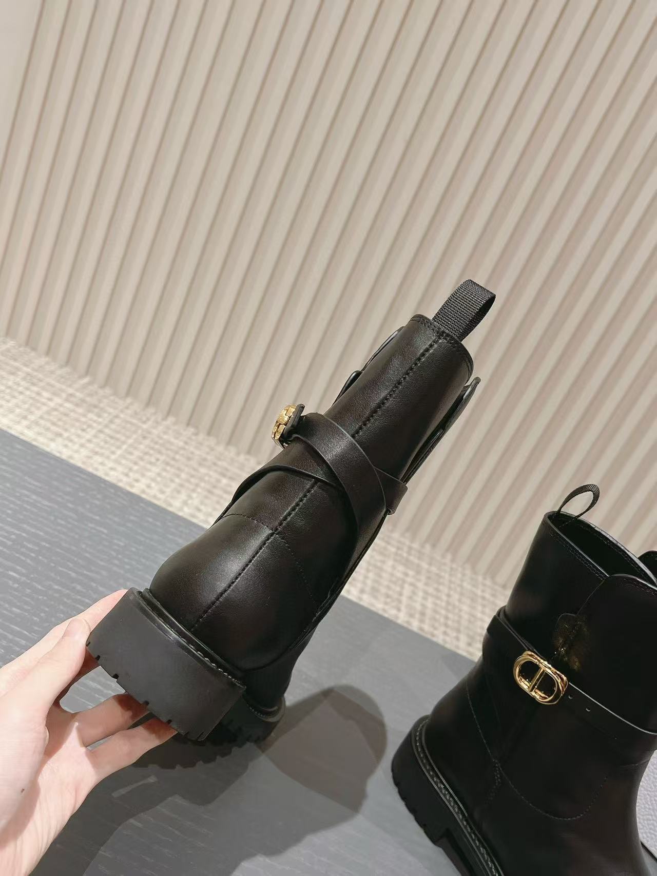 DI0R 高品質 CD 牛革ショートブーツ【50％割引+送料無料】