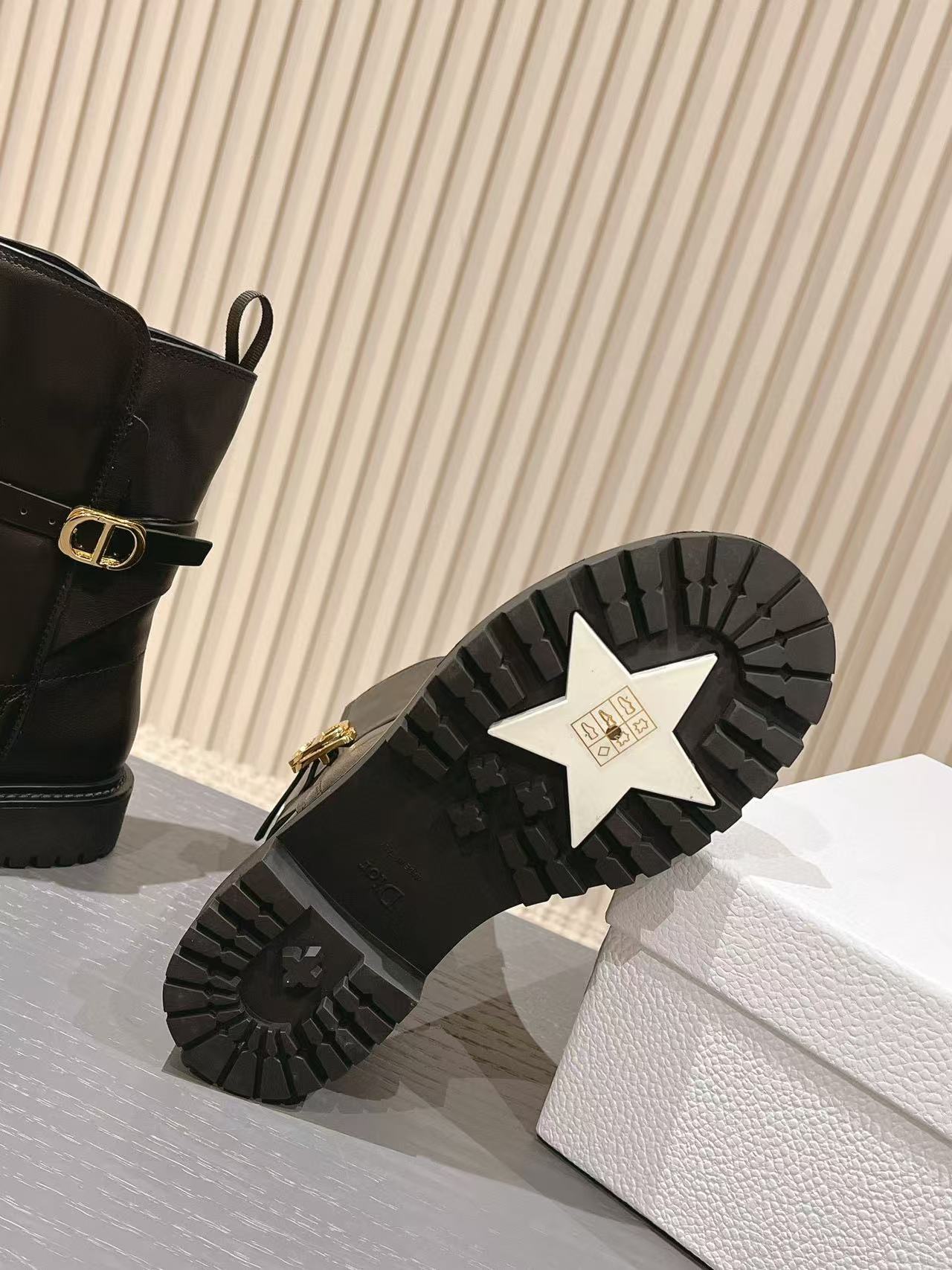 DI0R 高品質 CD 牛革ショートブーツ【50％割引+送料無料】