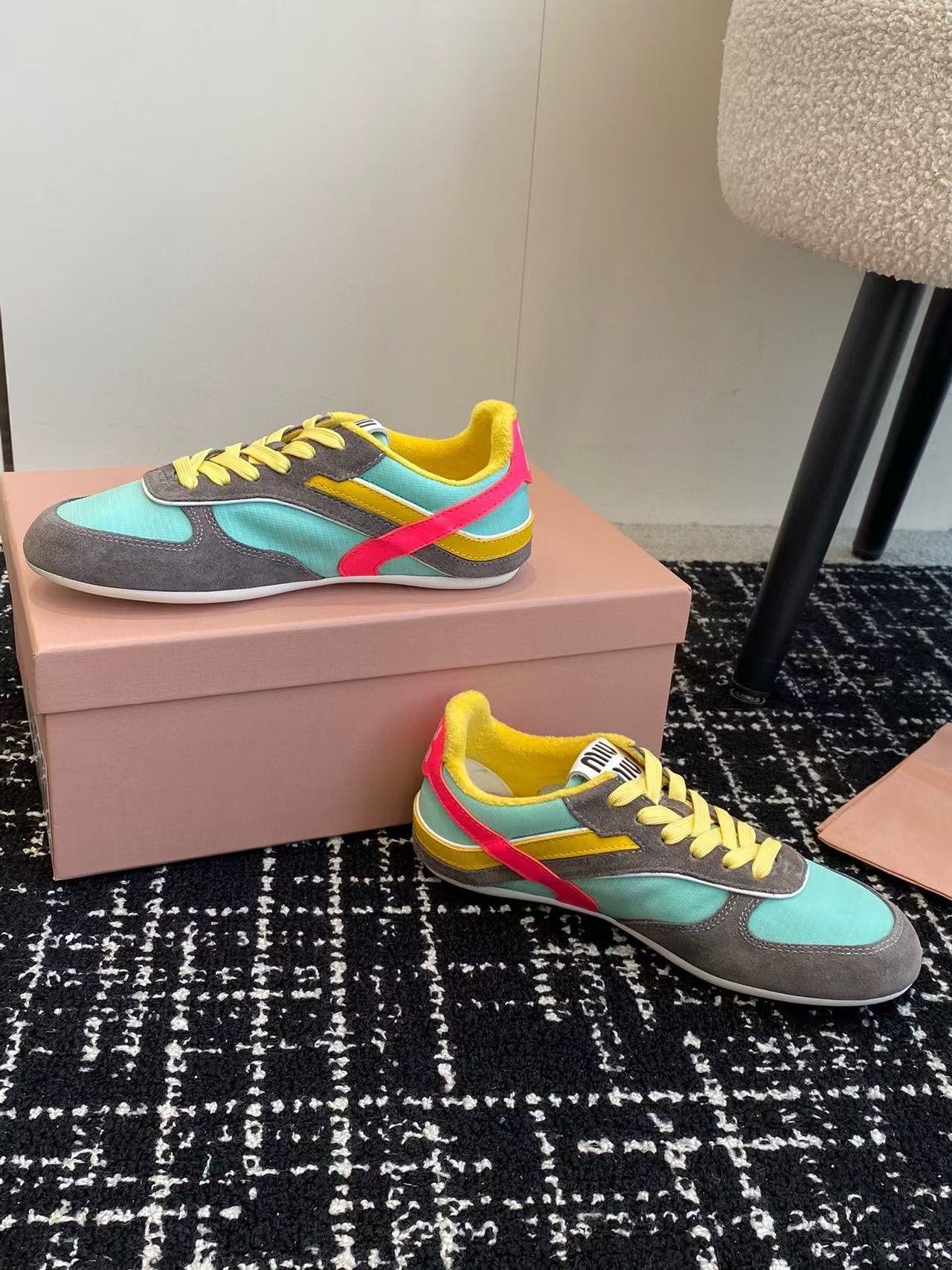 M1UM1U カラフルなレースアップカジュアルシューズ【50％割引+送料無料】